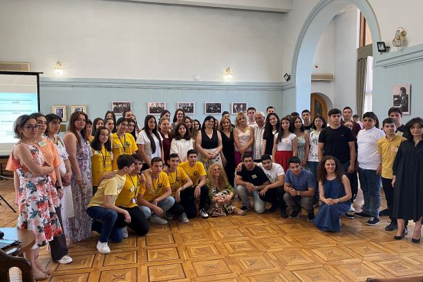 Armenian prize winners, their tutors and competition organisers at the award ceremony in Yerevan | Photo: DVV International Armenia