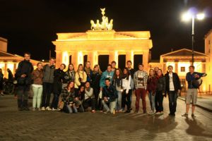 Group Photo in front of the Brandenburg Gate | Photo Tina Gotthardt