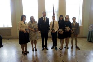 The President of the Republic of Latvia with prize winners and their tutors | Photo: The Chancery of the President of Latvia