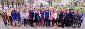 EPresident Kersti Kaljulaid with participants and their tutors and parents | Photo: Aldo Luud