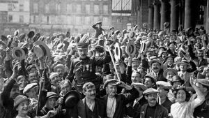 Mobilisation in Paris, 1914 | Copyright: Parisienne de photographie, Viollet Keystone