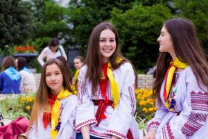 Prize winners in traditional Ukrainian clothing | Photo: NOVA DOBA