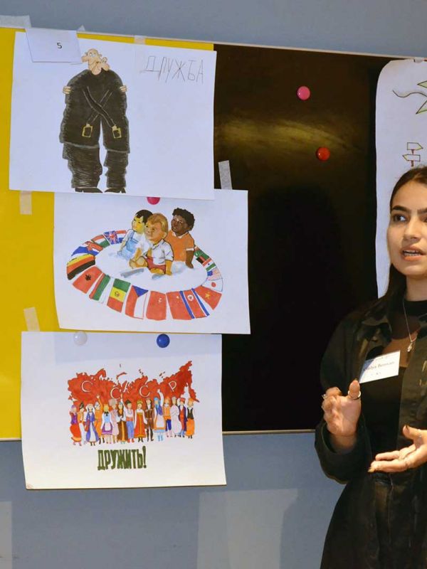 Students preparing and presenting their winning EUSTORY projects | Photo: DVV International Armenia