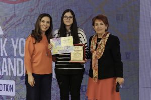 The winner of the 6th Albanian History Competition, Engjëllushe Pashaj I Photo: Conference videography Service Albania-CVSA