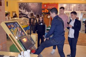 Students trying out old Soviet gaming machines | Photo: DVV International Armenia