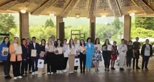 Winners of the Bulgarian History Competition 2024 together with former President Petar Stoyanov I Photo: Values Foundation