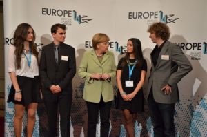 EUSTORY-Alumni together with German Chancellor Angela Merkel | Photo: Jan Konitzki /bpb