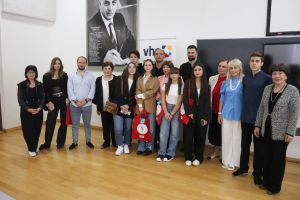 Winners of the 4th Georgian History Competition, their teachers and speakers at the award ceremony I Photo: DVV International Georgia